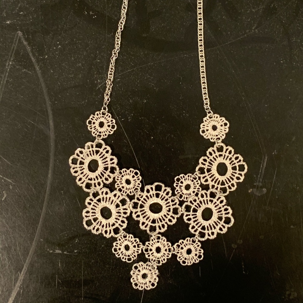 FLOWER NECKLACE